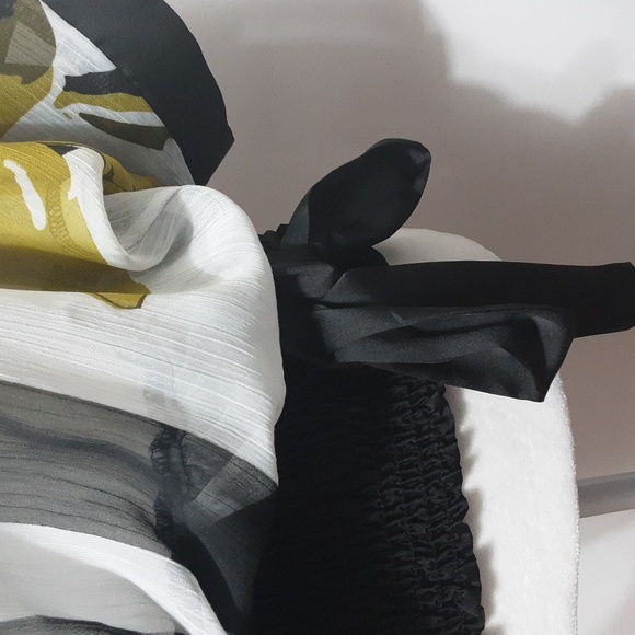 Frank Lyman Splash of Color Semi Sheer Smocked Waist Top/ Blouse - Picture 3 of 10